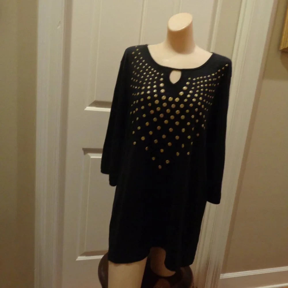 Long black top with 3/4 sleeves, keyhole neckline and gold sparkle dots - Picture 1 of 3